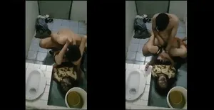 [reup] chơi em gái say xỉn trong wc quán karaoke